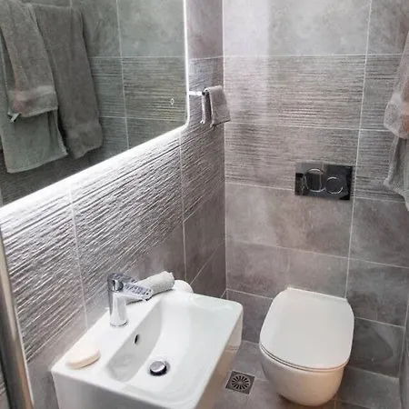 Beautiful 2 Bd With View In Kolonaki * Athens